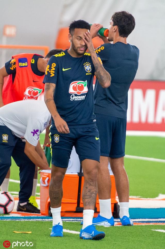 也有坎坷低 也有坎坷低